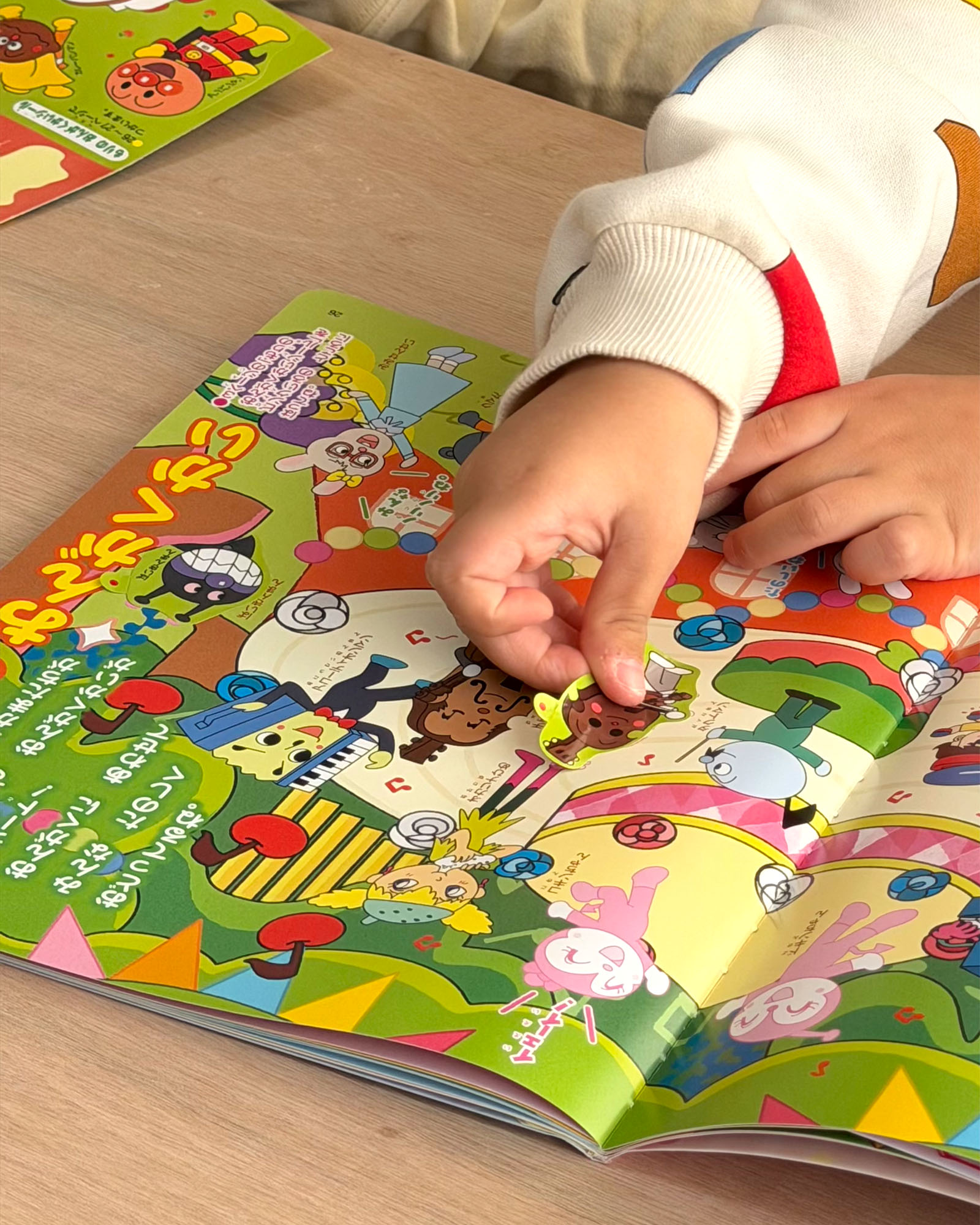 子どものシール遊び・それいけ！アンパンマン　いっしょにあそぼう！　ドキンちゃん　コキンちゃん　キューティーブック