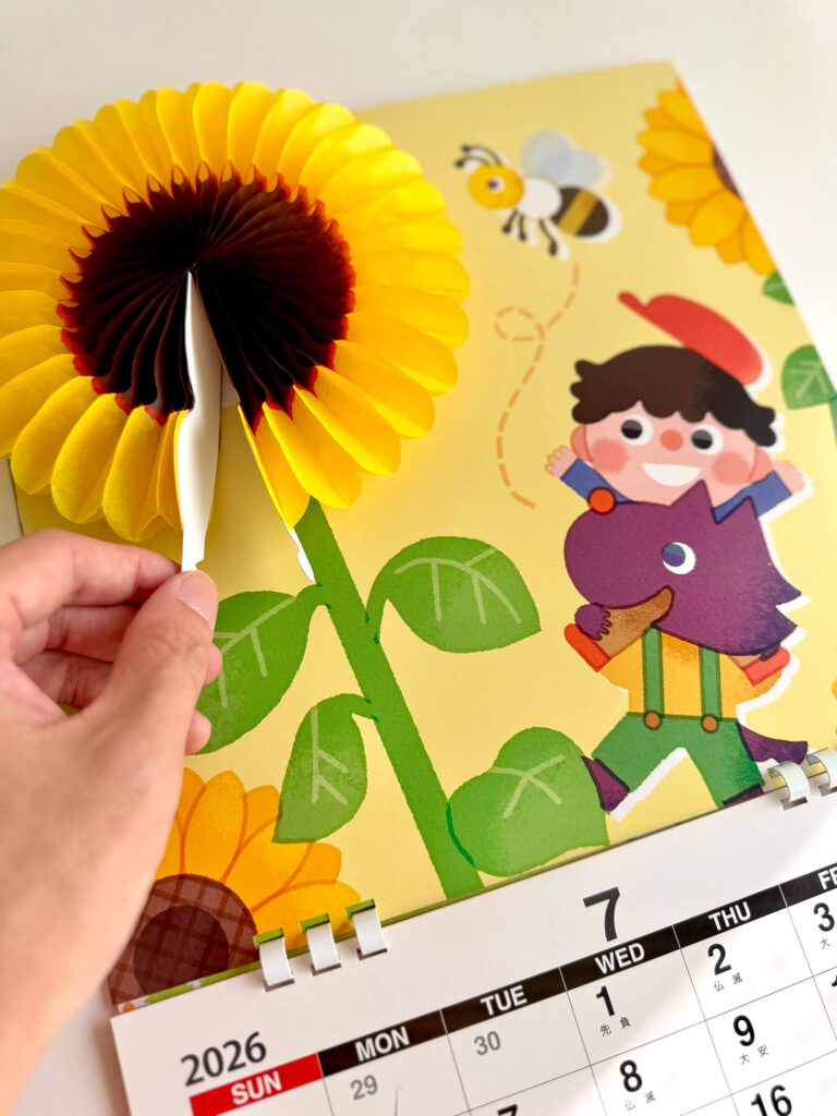 ハニカムカレンダー・ポップアップカレンダー2025 株式会社エクセルポイント7月・8月見開き